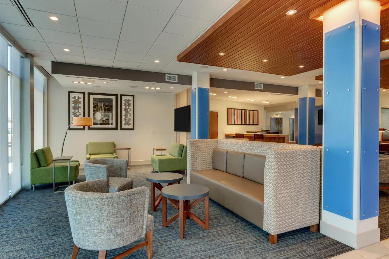 Express & - - Civic Center 3* Roanoke