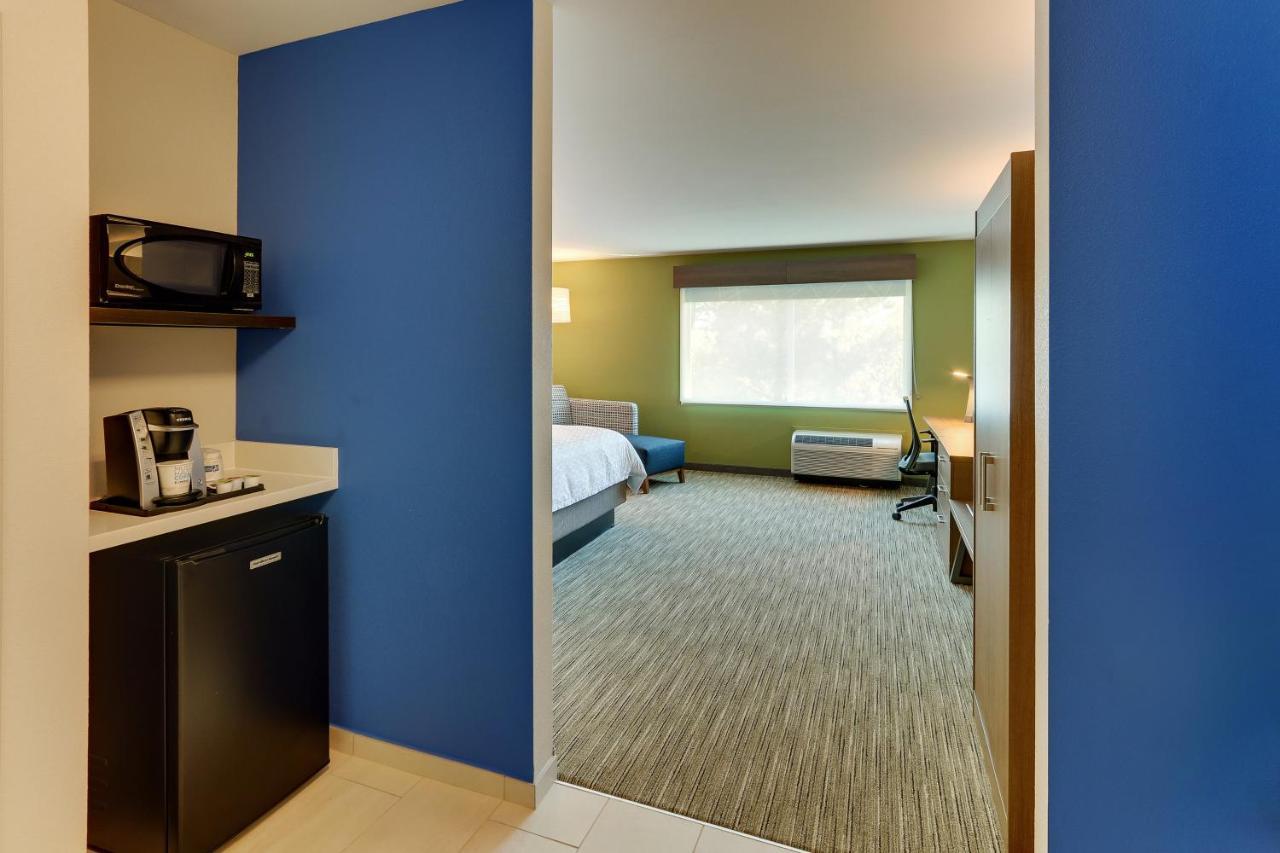 Express & - - Civic Center 3* Roanoke