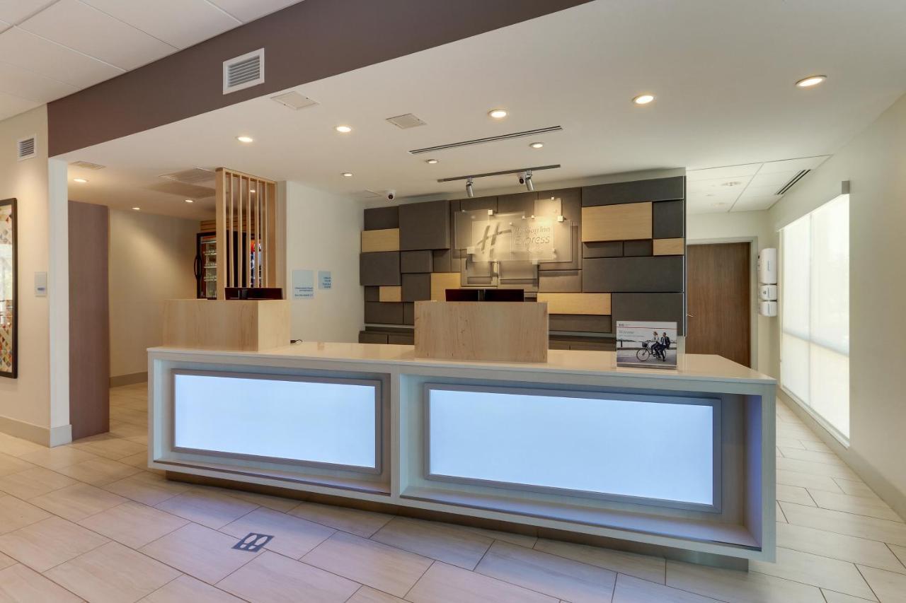 Hotel Express & - - Civic Center Roanoke