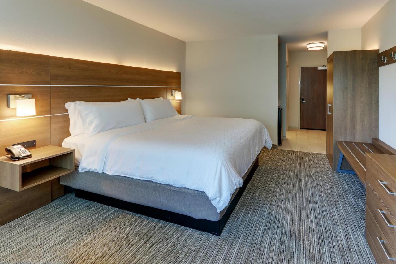 Express & - - Civic Center 3*