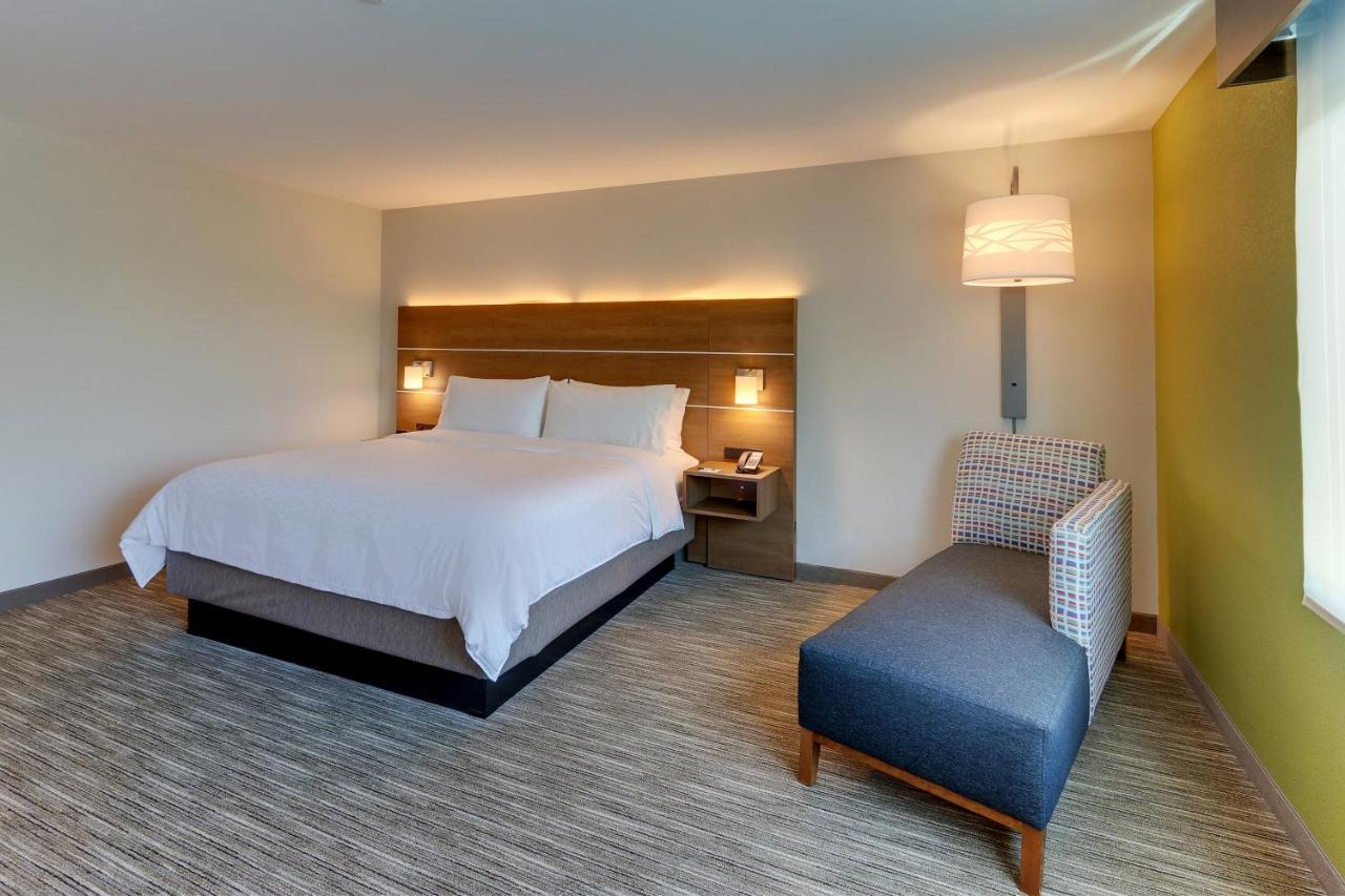 Express & - - Civic Center 3*